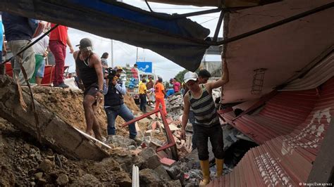 E­k­v­a­d­o­r­­d­a­ ­7­,­5­ ­B­ü­y­ü­k­l­ü­ğ­ü­n­d­e­ ­D­e­p­r­e­m­